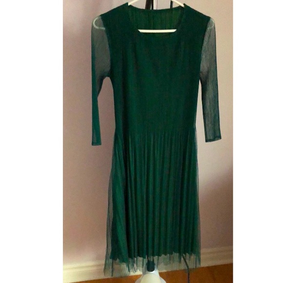 💕Host Picked💕 Emerald Green Dress - Picture 4 of 5
